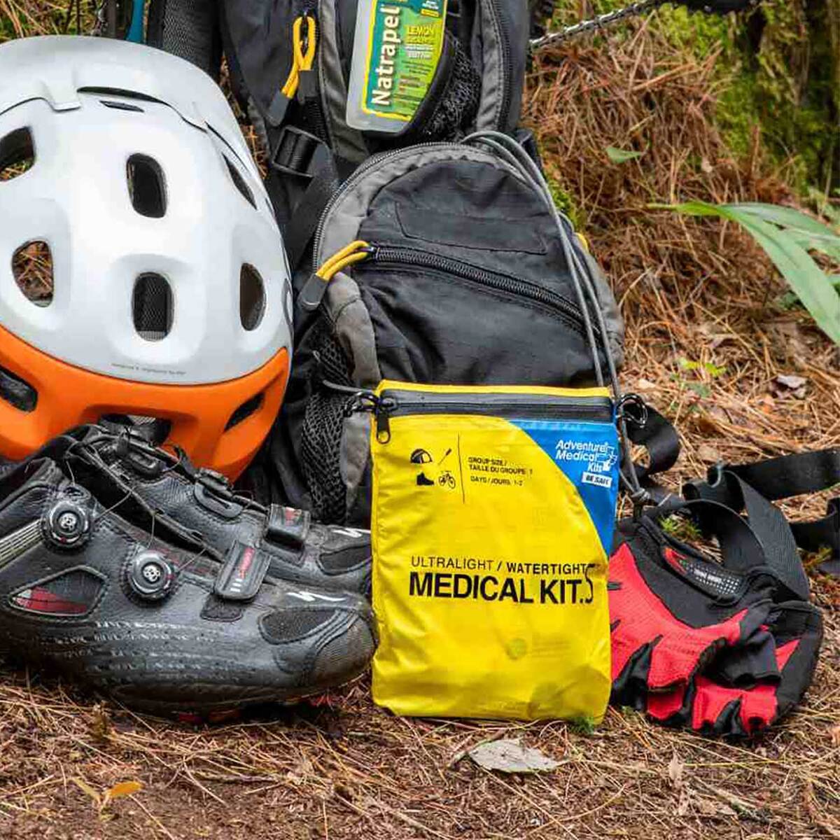 Adventure Medical Kits Ultralight/Watertight Medical kit .5 - 34 Pieces ...