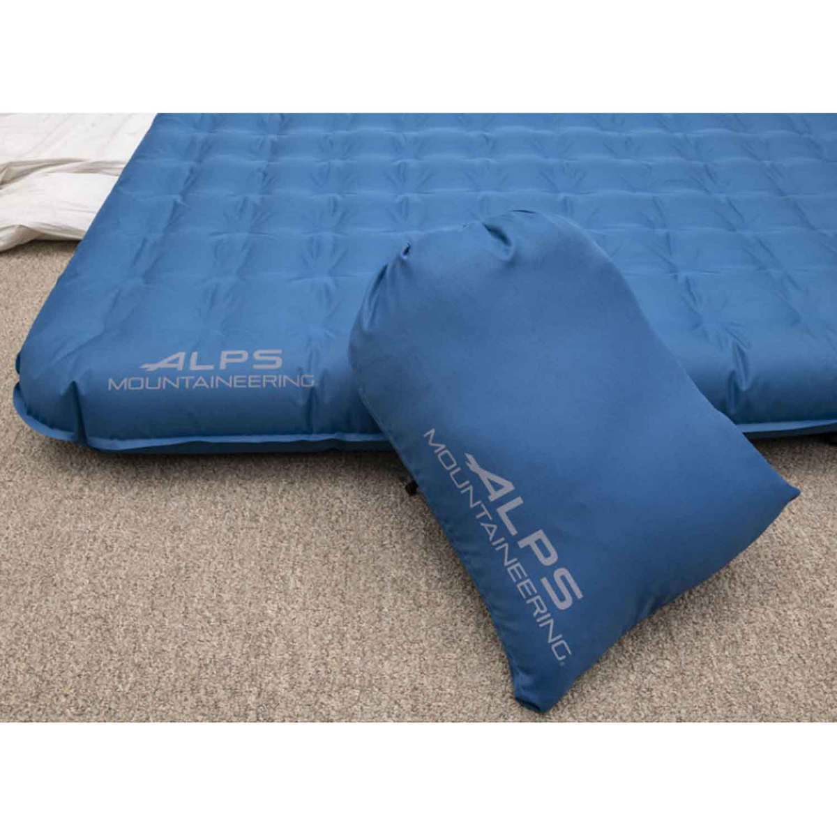 ALPS Mountaineering Queen Vertex Air Bed - Blue Queen ALPS Mountaineering Queen Vertex Air Bed - Blue Queen
