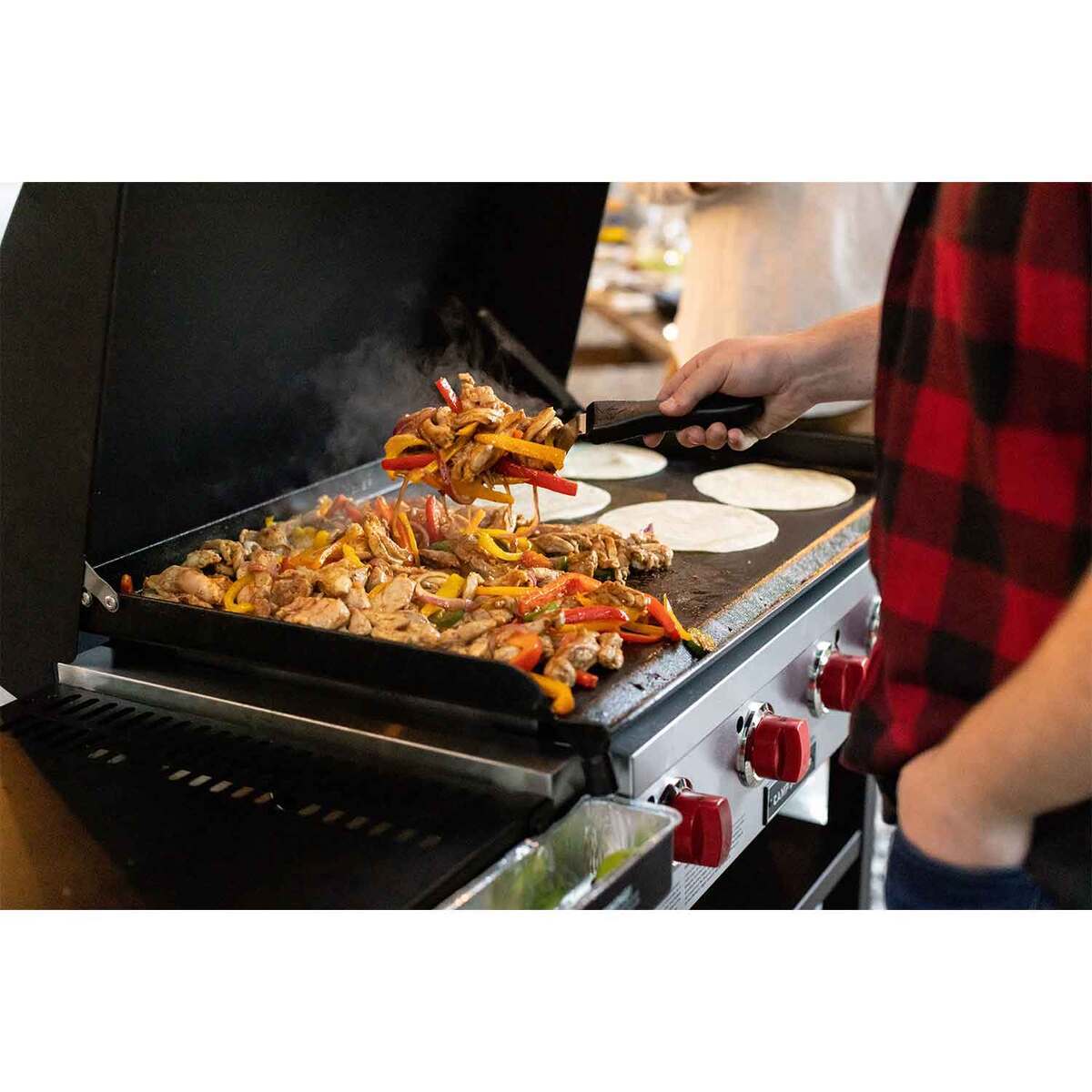 Camp Chef Flat Top 600 Griddle with Lid - Black Camp Chef Flat Top 600 Griddle with Lid - Black