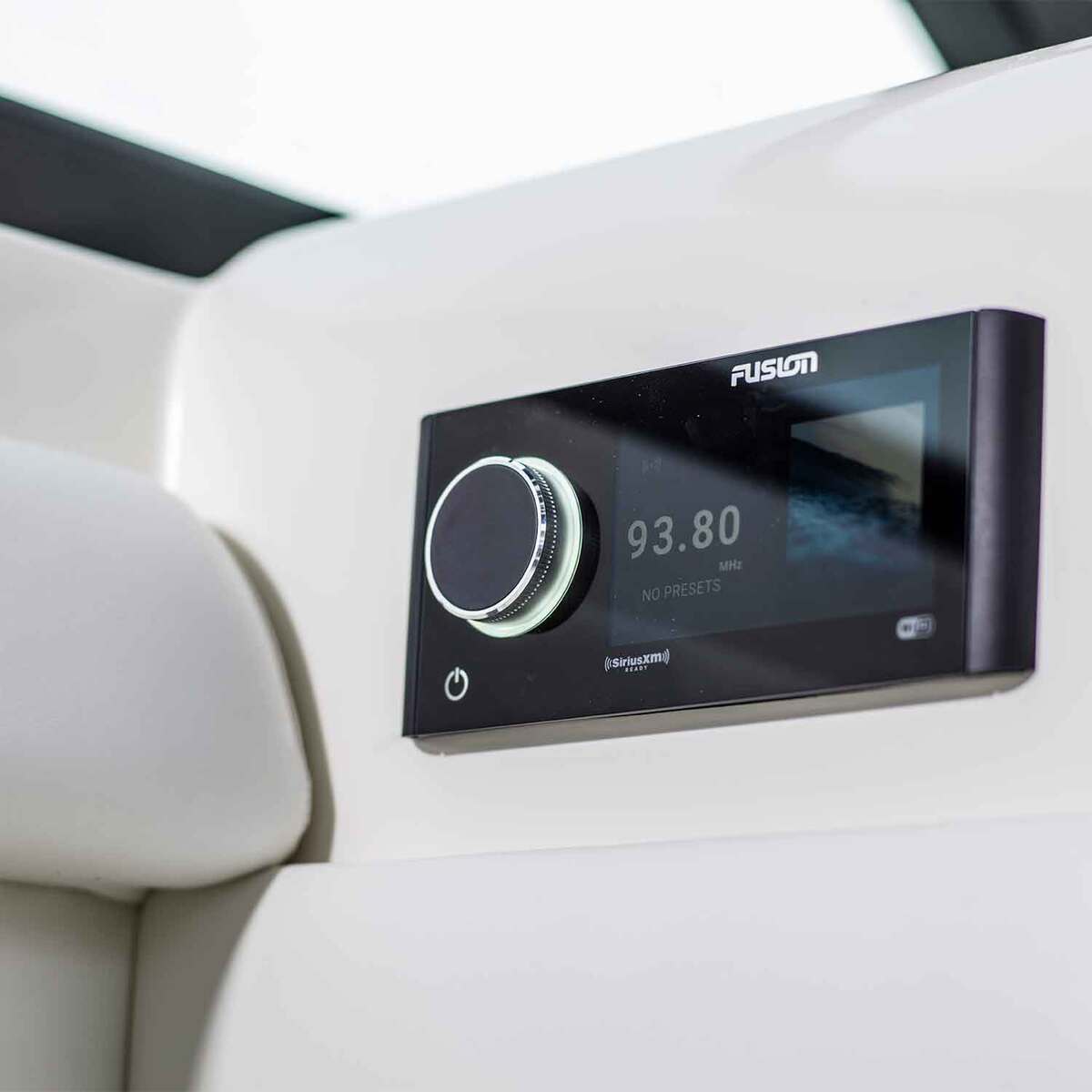 Garmin Fusion Apollo MS-RA770 Marine Stereo Marine Radio Garmin Fusion Apollo MS-RA770 Marine Stereo Marine Radio