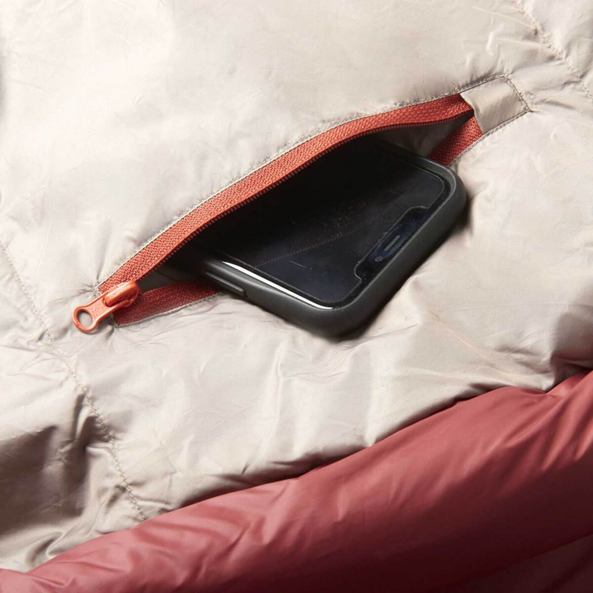 Kelty Cosmic Down 0 Degree Mummy Sleeping Bag - Red Kelty Cosmic Down 0 Degree Mummy Sleeping Bag - Red
