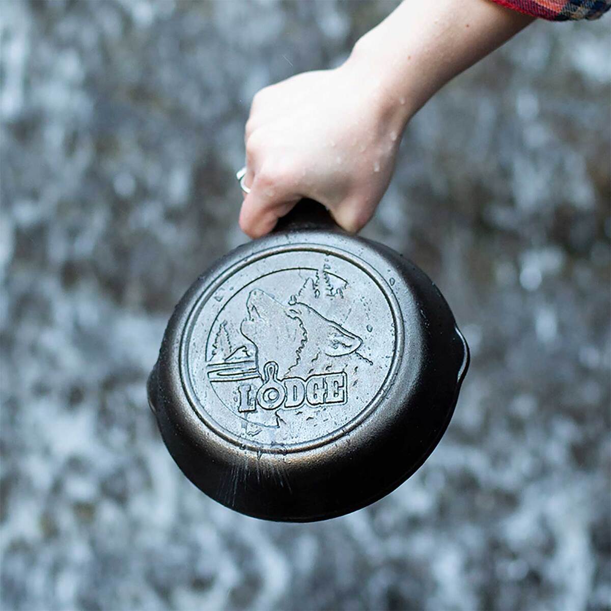 Lodge Wildlife Wolf Cast Iron Skillet - 6.5in - Black Lodge Wildlife Wolf Cast Iron Skillet - 6.5in - Black