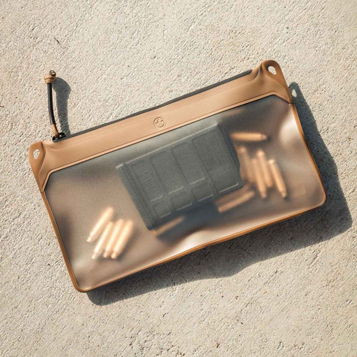 Magpul DAKA FDE Window Pouch - Medium - Flat Dark Earth Magpul DAKA FDE Window Pouch - Medium - Flat Dark Earth