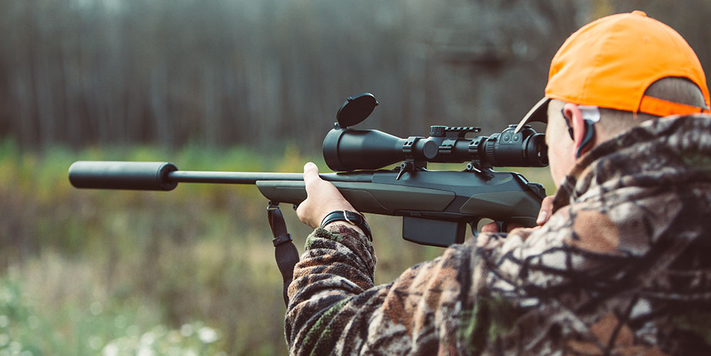 man deer hunting rifle