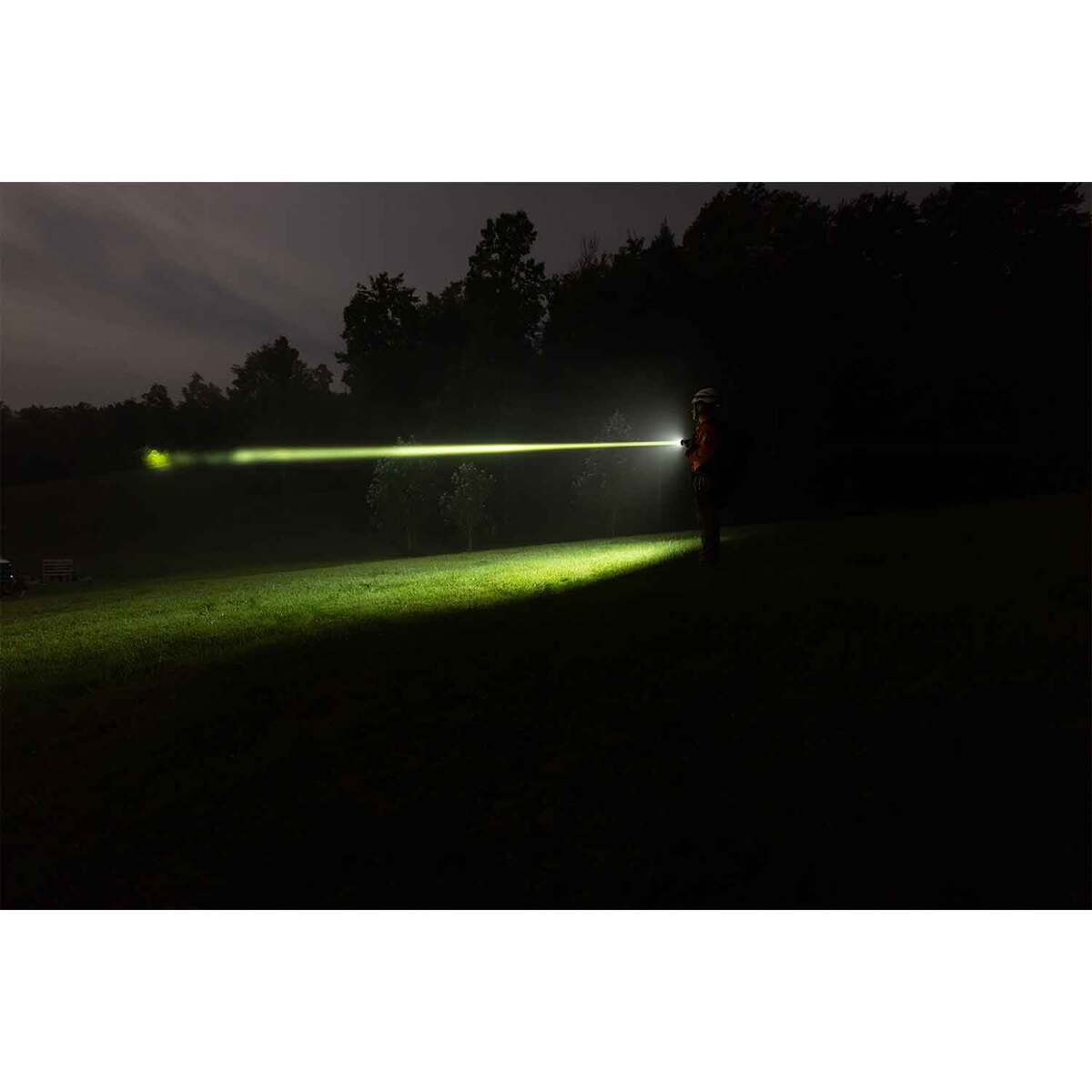 NEBO Luxtreme SL100 – Die 1-mijl Spotlight Die Je Overal Mee Naartoe Neemt