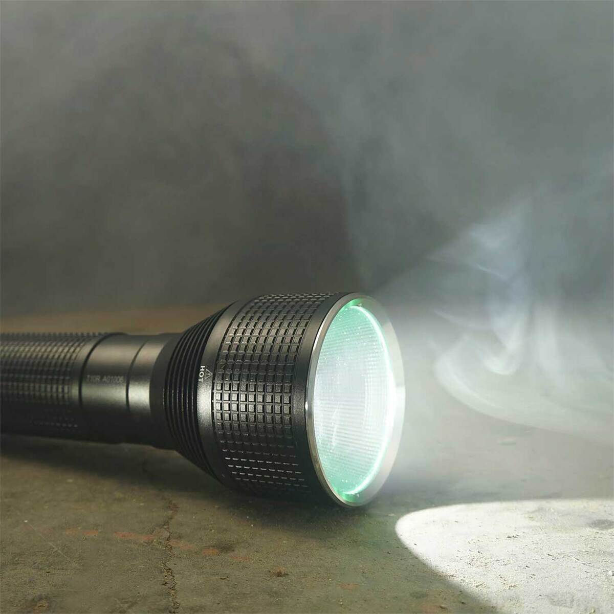 Nite Ize INOVA T10R Rechargeable Tactical Full Size Flashlight + Power Bank - Black Nite Ize INOVA T10R Rechargeable Tactical Full Size Flashlight + Power Bank - Black