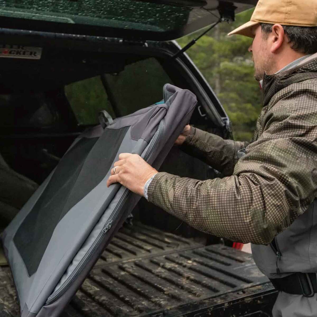Orvis Tough Trail Polyester Folding Travel Crate - Medium Orvis Tough Trail Polyester Folding Travel Crate - Medium
