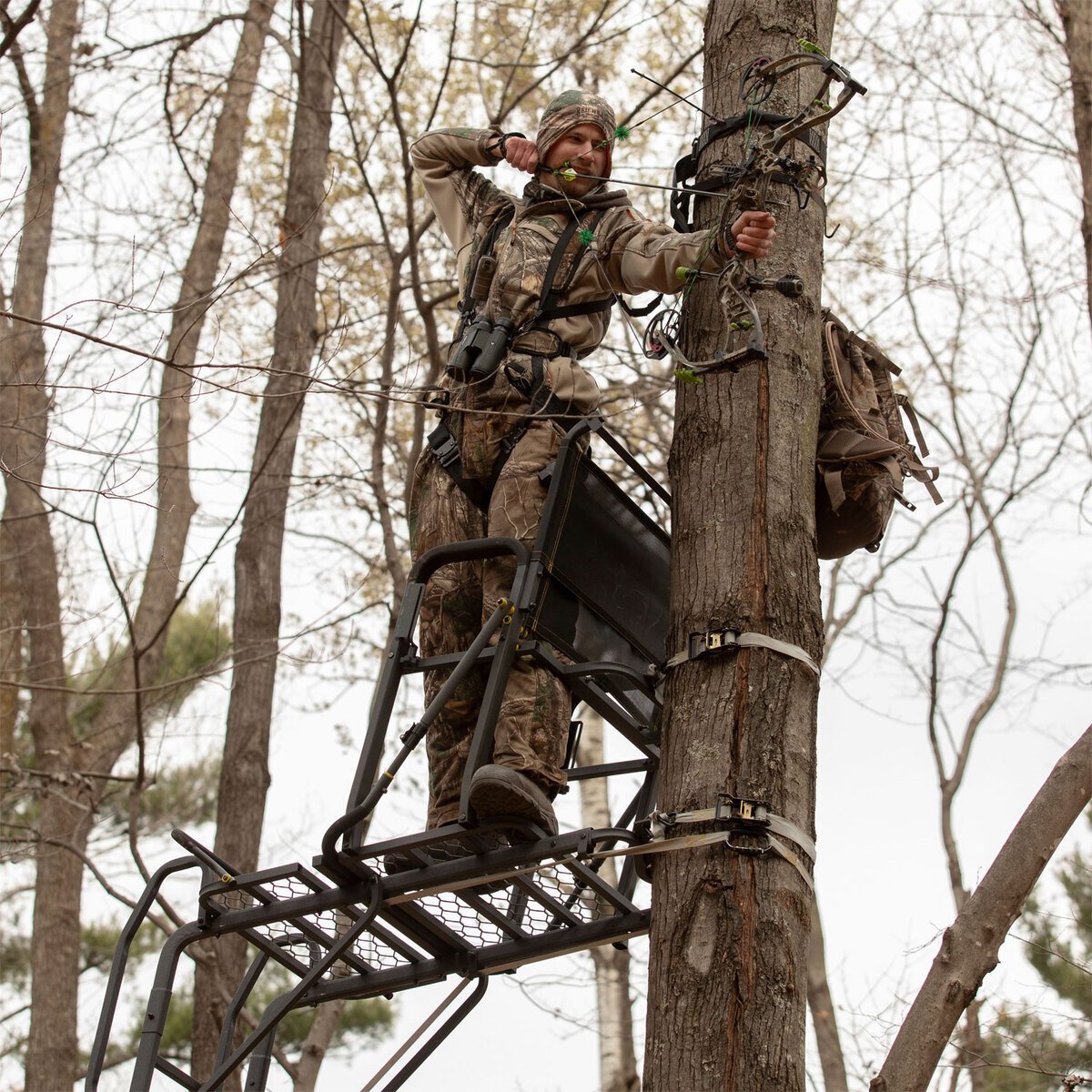 Rivers Edge 21ft Lockdown Ladder Treestand - Black/Yellow - Black/Yellow Rivers Edge 21ft Lockdown Ladder Treestand - Black/Yellow - Black/Yellow