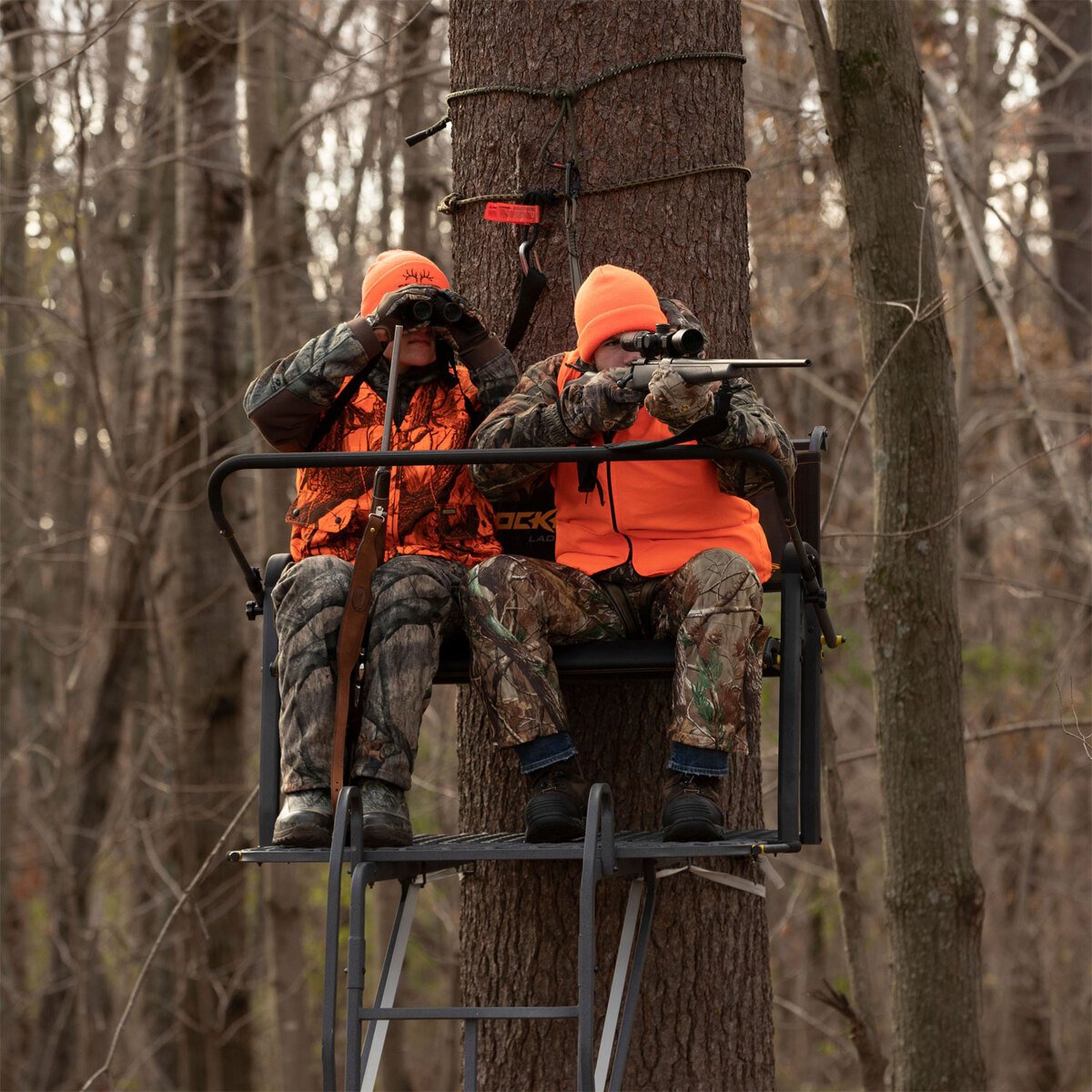 Rivers Edge Lockdown 2-Man 21ft Hang On Treestand - Black Rivers Edge Lockdown 2-Man 21ft Hang On Treestand - Black
