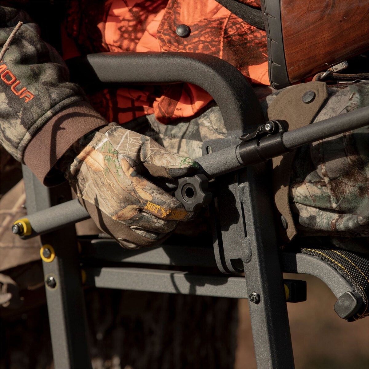 Rivers Edge Lockdown 2-Man Hang On Treestand - Black Rivers Edge Lockdown 2-Man Hang On Treestand - Black