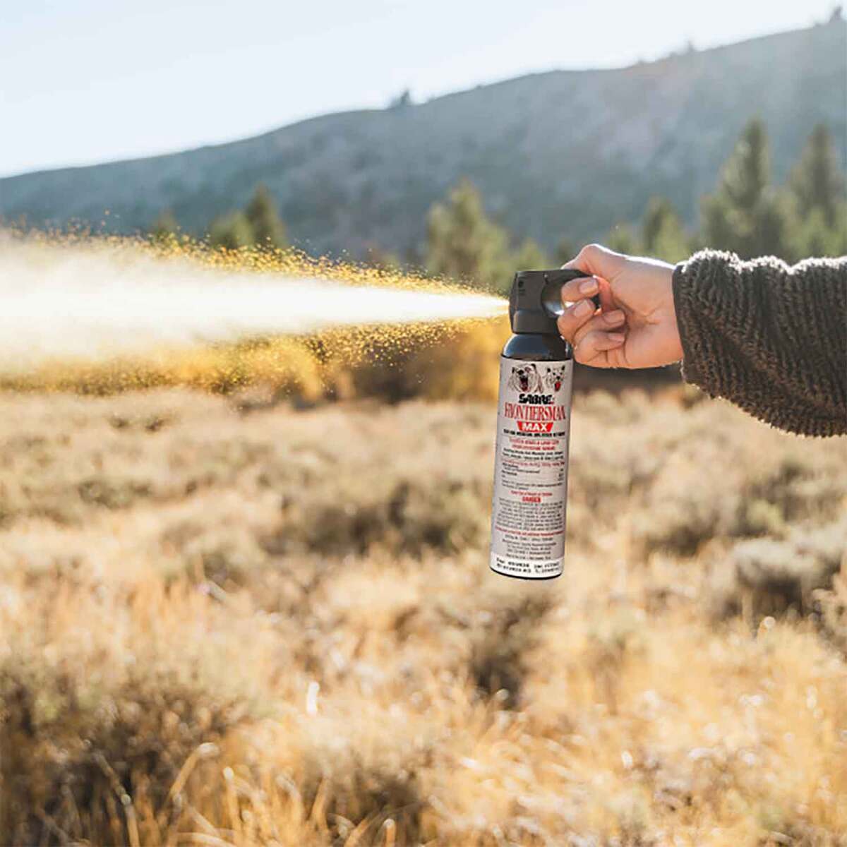 SABRE Frontiersman Max Bear and Big Cat Spray - 7.9oz - White 7.9oz SABRE Frontiersman Max Bear and Big Cat Spray - 7.9oz - White 7.9oz