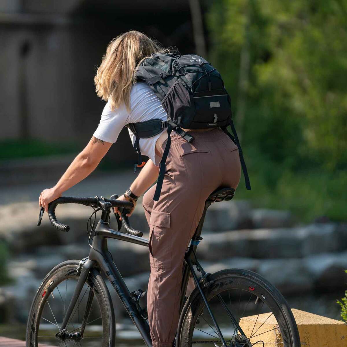 TETON Sports Oasis 18 Liter Hydration Backpack TETON Sports Oasis 18 Liter Hydration Backpack