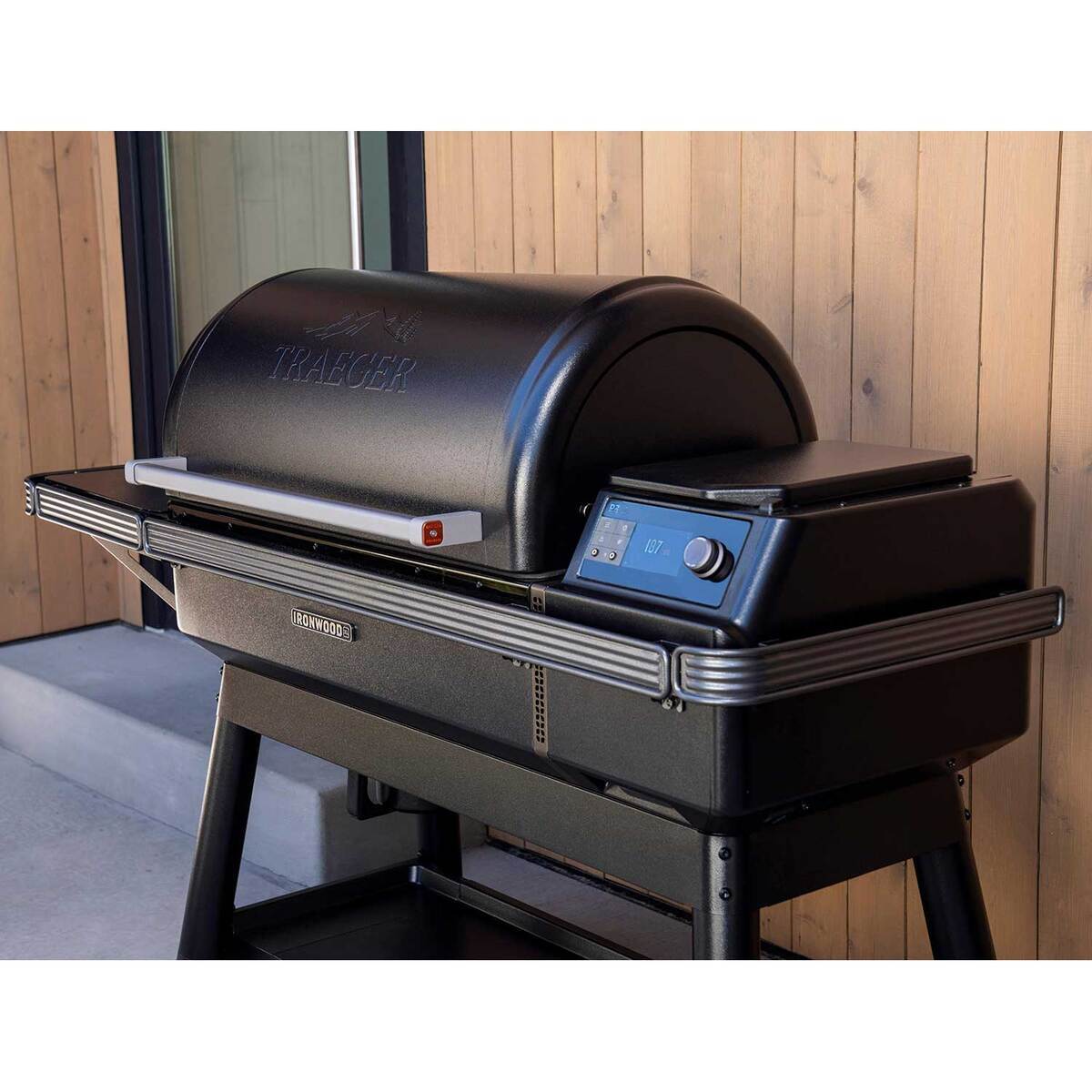 Traeger Ironwood XL Pellet Grill - Black - Black Traeger Ironwood XL Pellet Grill - Black - Black