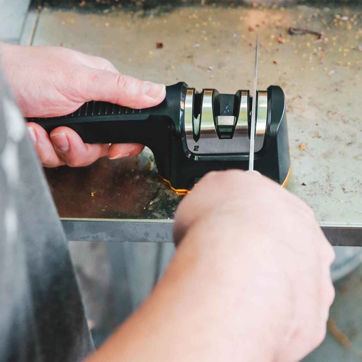WORK SHARP PULL THROUGH SHARPENER - Black WORK SHARP PULL THROUGH SHARPENER - Black