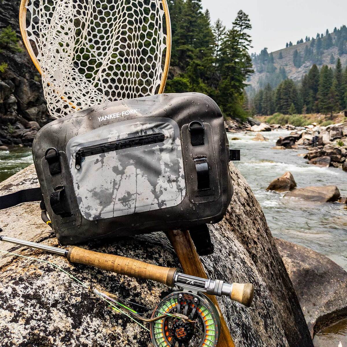Yankee Fork Submersible Waterproof Fishing Waist Pack - 10L - Grey 10L Yankee Fork Submersible Waterproof Fishing Waist Pack - 10L - Grey 10L